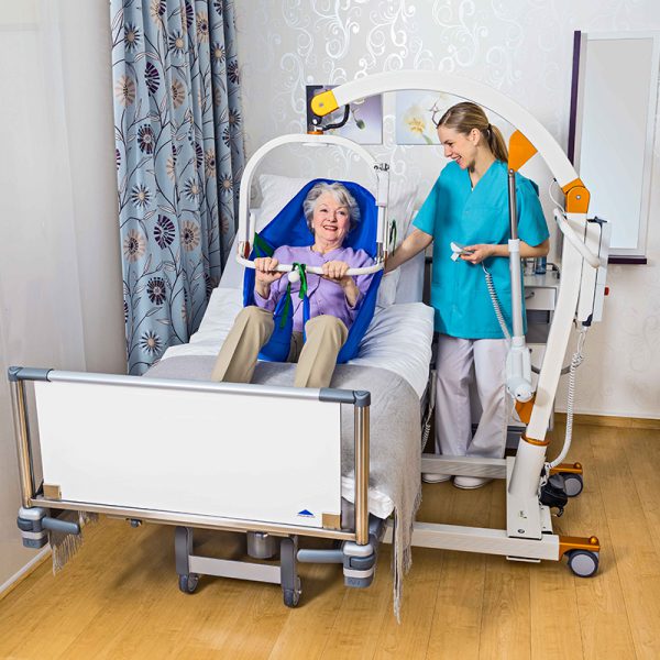 beka carlo comfort alu ep floor lift from bed with patient and caregiver 2